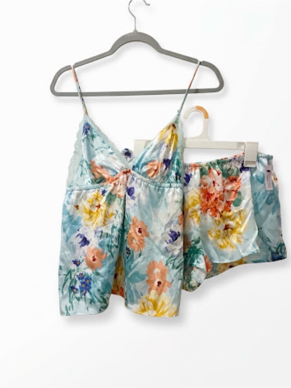 Lilac & London Floral Satin PJ’S Camisole with matching shorts Size M NWT’S